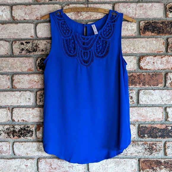 💙 Xhilaration Flowy Blue Crochet Scoop Neck Tank Top M - Picture 1 of 5
